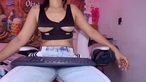 Snapshot of a_aisha chatting on October 3, 11:51 am Aisha online show from October 3, 11:51 am