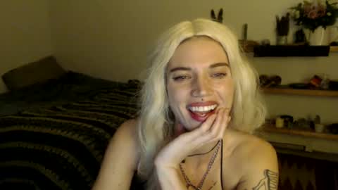 Snapshot of aaalllyyyo chatting on December 13, 2:43 am ally online show from December 13, 2:43 am