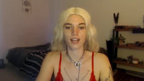 Snapshot of aaalllyyyo chatting on December 18, 9:18 pm ally online show from December 18, 9:18 pm