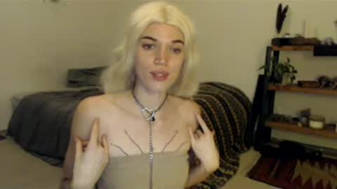 Snapshot of aaalllyyyo chatting on January 12, 1:53 am ally online show from January 12, 1:53 am