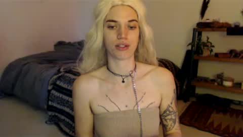 Snapshot of aaalllyyyo chatting on January 25, 8:10 pm ally online show from January 25, 8:10 pm