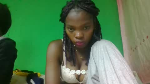 aadienne online show from May 18, 9:04 am
