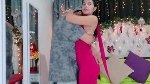 Snapshot of aaron_and_samanta chatting on December 31, 10:58 am Aaron Samanta online show from December 31, 10:58 am