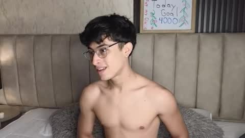 Aaron Ezequiel online show from January 13, 9:31 pm