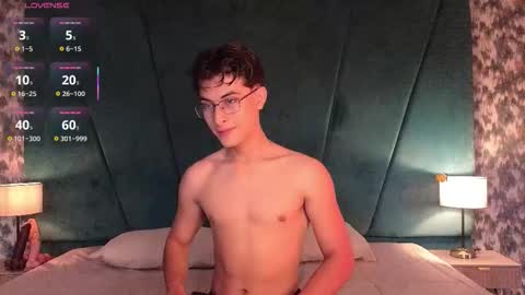 Snapshot of aaron_eze chatting on February 11, 9:09 pm Aaron Ezequiel online show from February 11, 9:09 pm