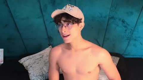 Aaron Ezequiel online show from May 6, 2:00 pm