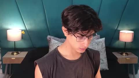Aaron Ezequiel online show from June 4, 12:22 pm
