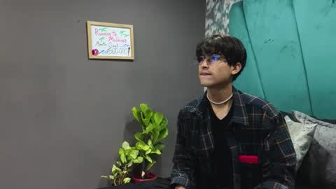 Aaron Ezequiel online show from June 6, 11:59 am
