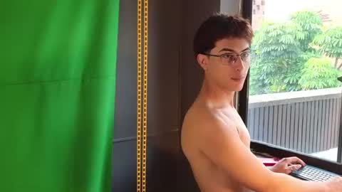 Aaron Ezequiel online show from June 28, 12:44 pm
