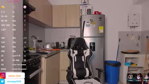 Aaron online show from February 6, 5:23 am