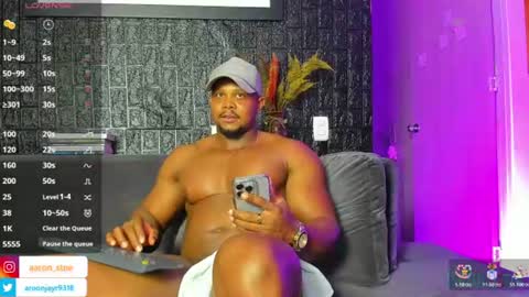Snapshot of aaron_st chatting on June 23, 4:10 am Aaron online show from June 23, 4:10 am