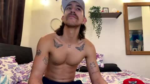 Snapshot of aaron_wheel chatting on May 3, 3:01 am aaron_wheel online show from May 3, 3:01 am