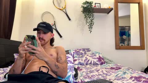 Snapshot of aaron_wheel chatting on May 4, 2:40 am aaron_wheel online show from May 4, 2:40 am