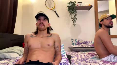 Snapshot of aaron_wheel chatting on May 8, 2:39 am aaron_wheel online show from May 8, 2:39 am