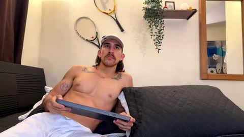 Snapshot of aaron_wheel chatting on May 9, 11:32 pm aaron_wheel online show from May 9, 11:32 pm