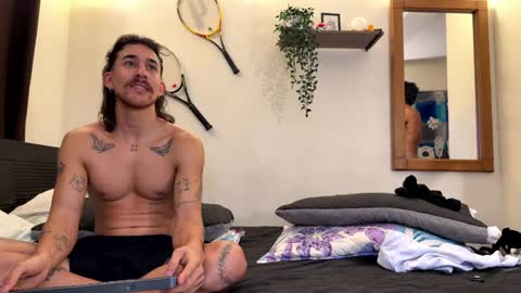 Snapshot of aaron_wheel chatting on May 11, 12:27 am aaron_wheel online show from May 11, 12:27 am
