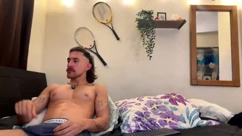 Snapshot of aaron_wheel chatting on May 16, 6:10 am aaron_wheel online show from May 16, 6:10 am