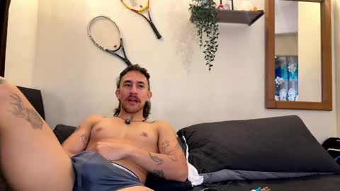 Snapshot of aaron_wheel chatting on May 16, 5:12 pm aaron_wheel online show from May 16, 5:12 pm