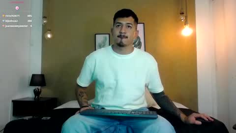 Snapshot of aaron_williams09 chatting on March 8, 6:32 am Your aron online show from March 8, 6:32 am