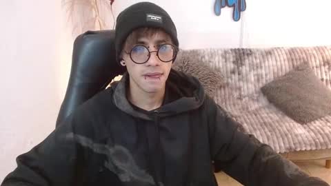 Aaron online show from February 7, 11:14 am