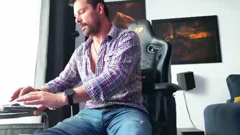 Aaron online show from June 15, 4:58 am