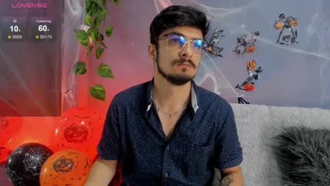aaronfuentes7 online show from October 12, 1:32 pm