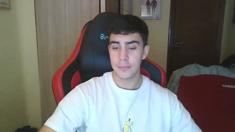 Snapshot of aaronlavine chatting on December 10, 5:11 pm aaronlavine online show from December 10, 5:11 pm