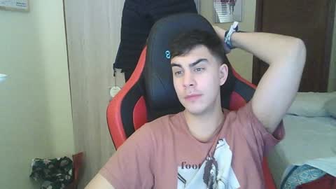 Snapshot of aaronlavine chatting on December 26, 9:26 pm aaronlavine online show from December 26, 9:26 pm