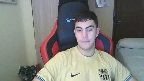 Snapshot of aaronlavine chatting on December 28, 5:35 pm aaronlavine online show from December 28, 5:35 pm