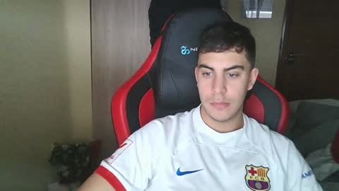 Snapshot of aaronlavine chatting on December 29, 3:24 pm aaronlavine online show from December 29, 3:24 pm