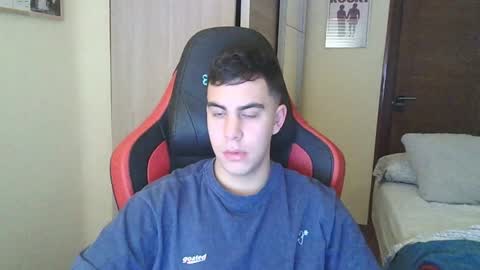 Snapshot of aaronlavine chatting on February 1, 6:51 pm aaronlavine online show from February 1, 6:51 pm