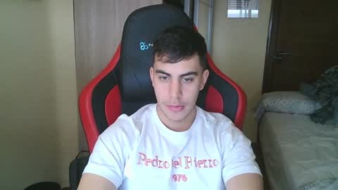 Snapshot of aaronlavine chatting on February 7, 2:15 pm aaronlavine online show from February 7, 2:15 pm