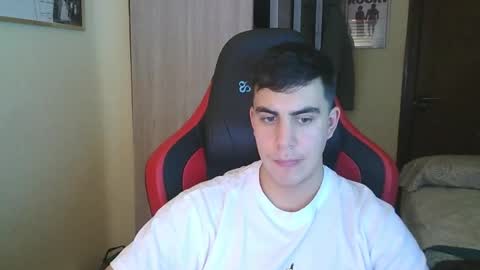 Snapshot of aaronlavine chatting on February 10, 5:30 pm aaronlavine online show from February 10, 5:30 pm