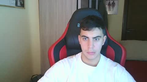 Snapshot of aaronlavine chatting on February 11, 4:46 pm aaronlavine online show from February 11, 4:46 pm