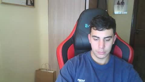 Snapshot of aaronlavine chatting on February 18, 4:37 pm aaronlavine online show from February 18, 4:37 pm