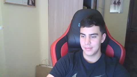 Snapshot of aaronlavine chatting on February 19, 5:49 pm aaronlavine online show from February 19, 5:49 pm