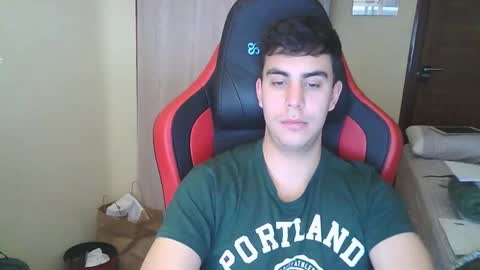 Snapshot of aaronlavine chatting on March 6, 4:38 pm aaronlavine online show from March 6, 4:38 pm