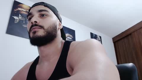 Snapshot of aaronteylor chatting on December 2, 9:28 pm aaronteylor online show from December 2, 9:28 pm