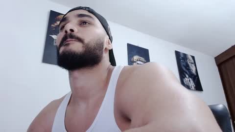 Snapshot of aaronteylor chatting on December 4, 7:45 pm aaronteylor online show from December 4, 7:45 pm