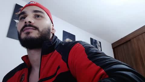 Snapshot of aaronteylor chatting on December 7, 6:32 am aaronteylor online show from December 7, 6:32 am