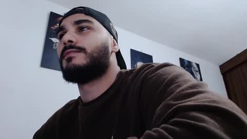 Snapshot of aaronteylor chatting on December 8, 12:40 am aaronteylor online show from December 8, 12:40 am