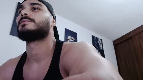 Snapshot of aaronteylor chatting on December 8, 2:19 pm aaronteylor online show from December 8, 2:19 pm