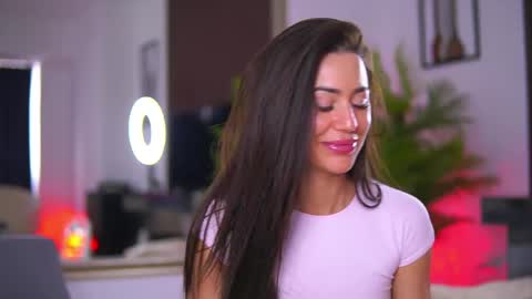 Snapshot of abbela_white chatting on April 22, 5:21 am Alexa online show from April 22, 5:21 am