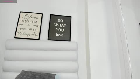 abbey_walker online show from April 4, 10:57 am