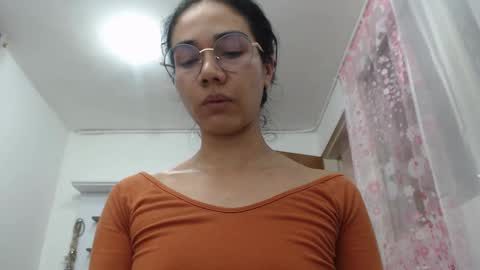 Snapshot of abbi_moon chatting on January 13, 7:10 pm Martina online show from January 13, 7:10 pm