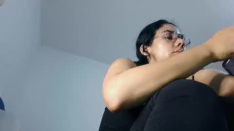 Snapshot of abbi_moon chatting on February 19, 6:43 pm Martina online show from February 19, 6:43 pm