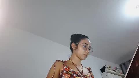 Snapshot of abbi_moon chatting on February 25, 8:30 pm Martina online show from February 25, 8:30 pm