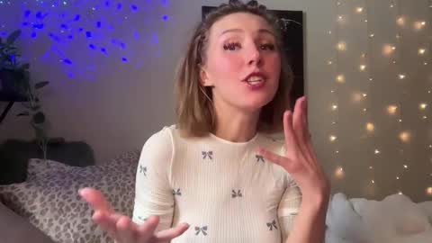 Abbie online show from December 18, 3:18 pm