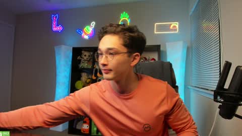 Snapshot of abbuddy920236 chatting on December 4, 5:05 am buddy online show from December 4, 5:05 am