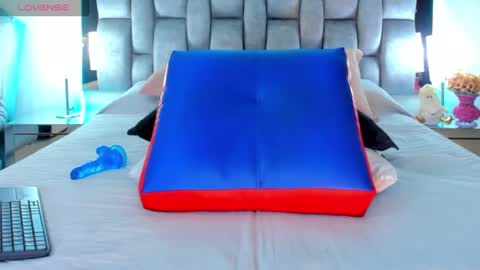 Snapshot of abby_blue01 chatting on December 4, 2:09 am abby_blue01 online show from December 4, 2:09 am